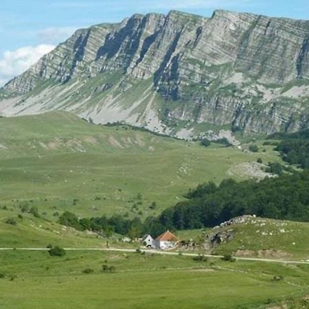 Cemerno Cottage Gacko Eksteriør bilde