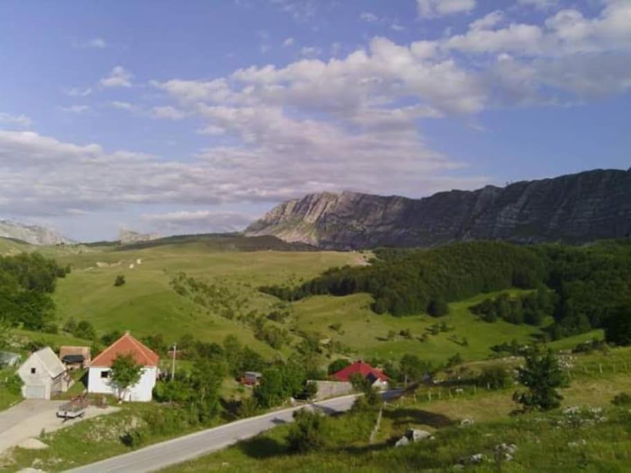 Cemerno Cottage Gacko Eksteriør bilde