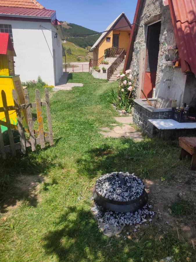 Cemerno Cottage Gacko Eksteriør bilde