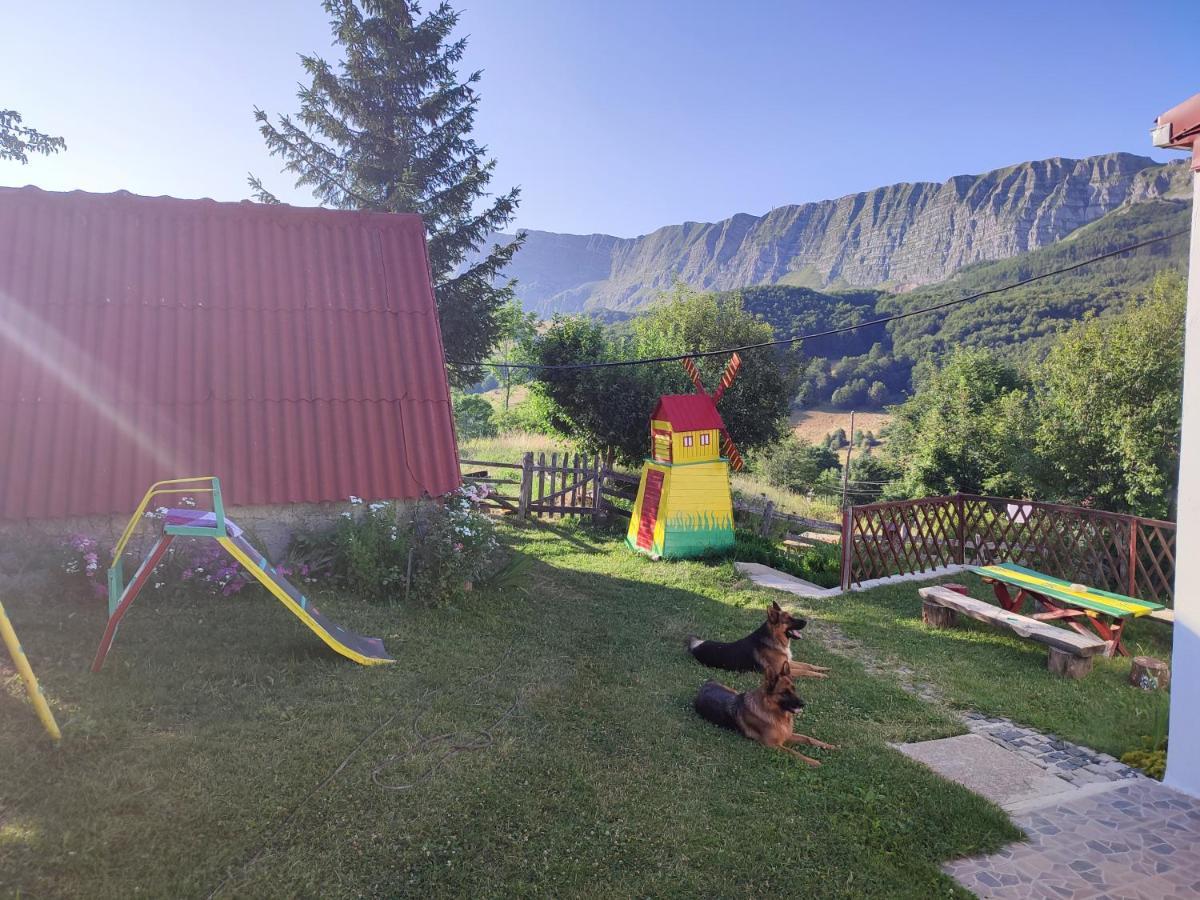 Cemerno Cottage Gacko Eksteriør bilde